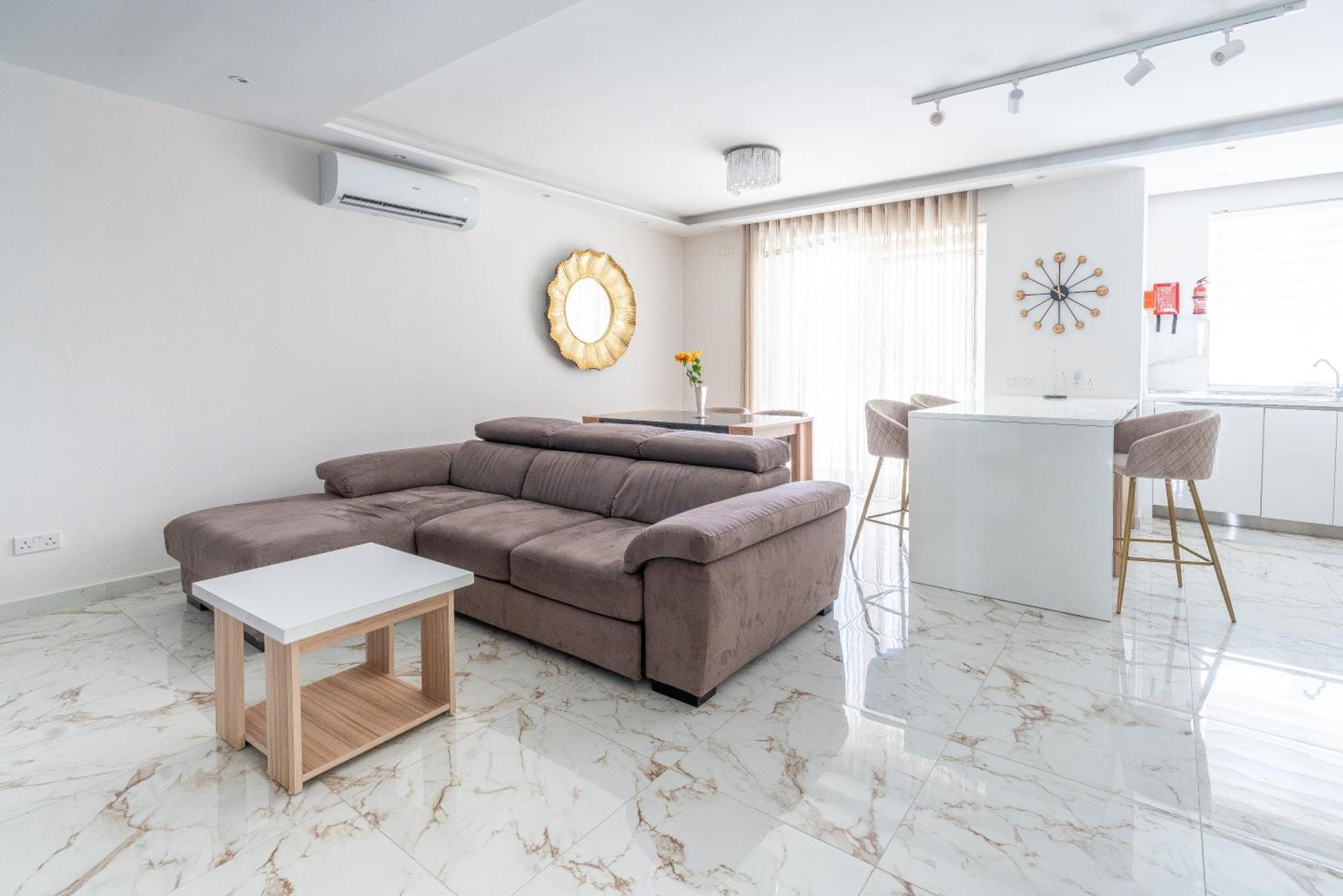 Modern & Luxurious Apartment - Prime Location เซนต์พอลส์เบย์ ภายนอก รูปภาพ